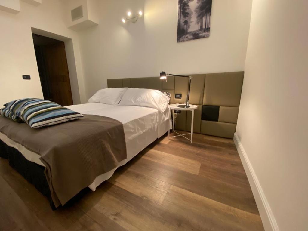 Estense 12 Appartamento In Centro Citta Феррара Экстерьер фото